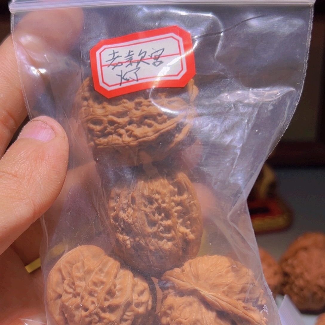 力***8瑞麟文玩核桃鸡心