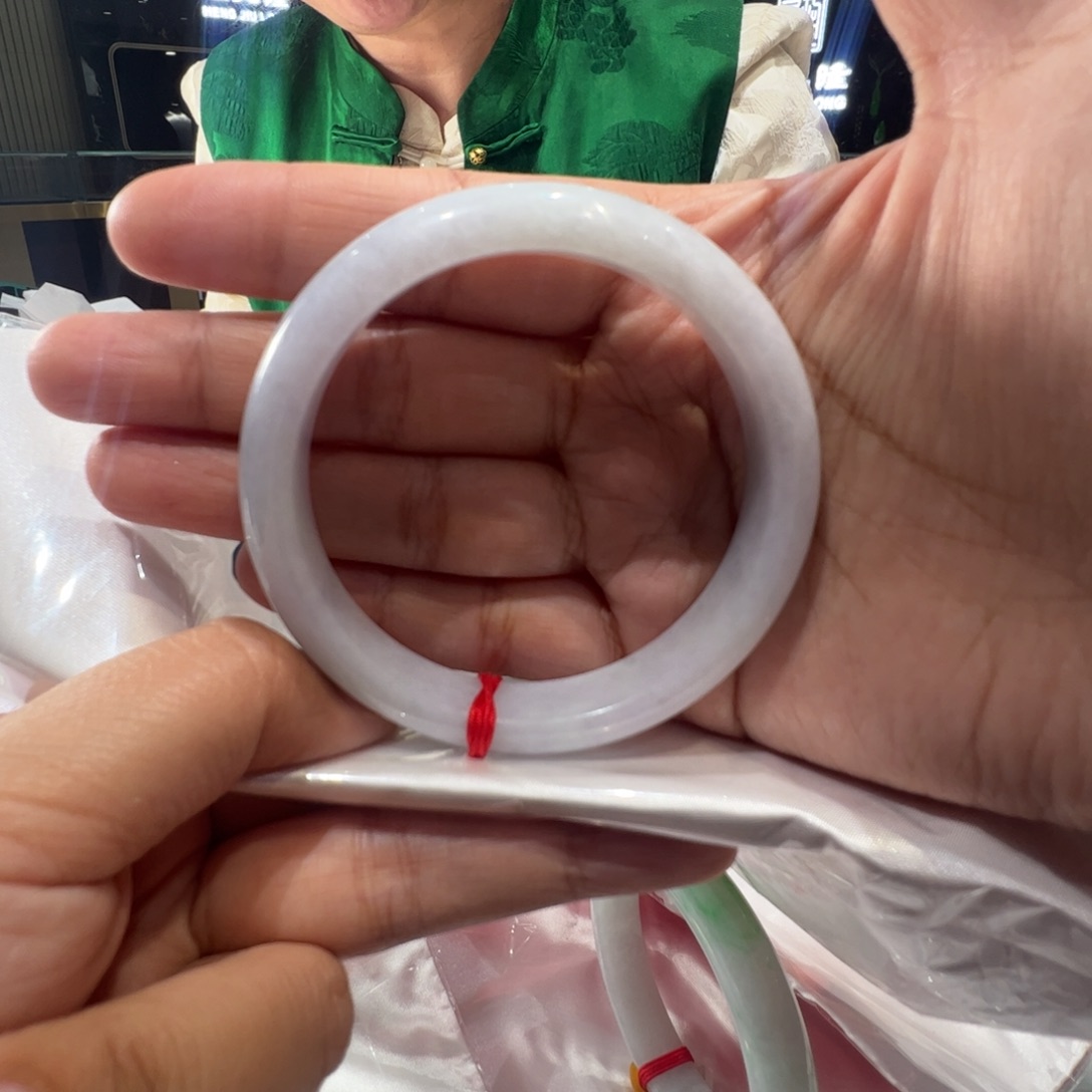 翡翠手镯未镶嵌冰紫