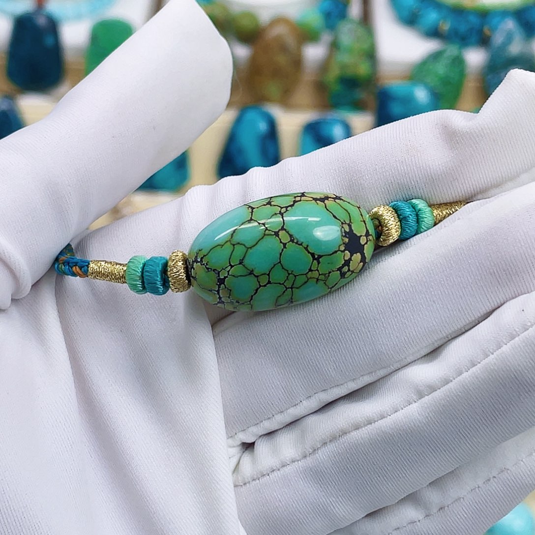 绿松石未镶嵌颈饰