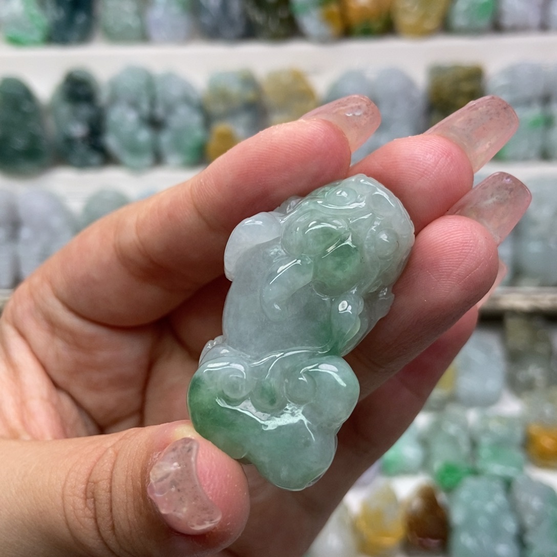 翡翠未镶嵌吊坠(赠链)