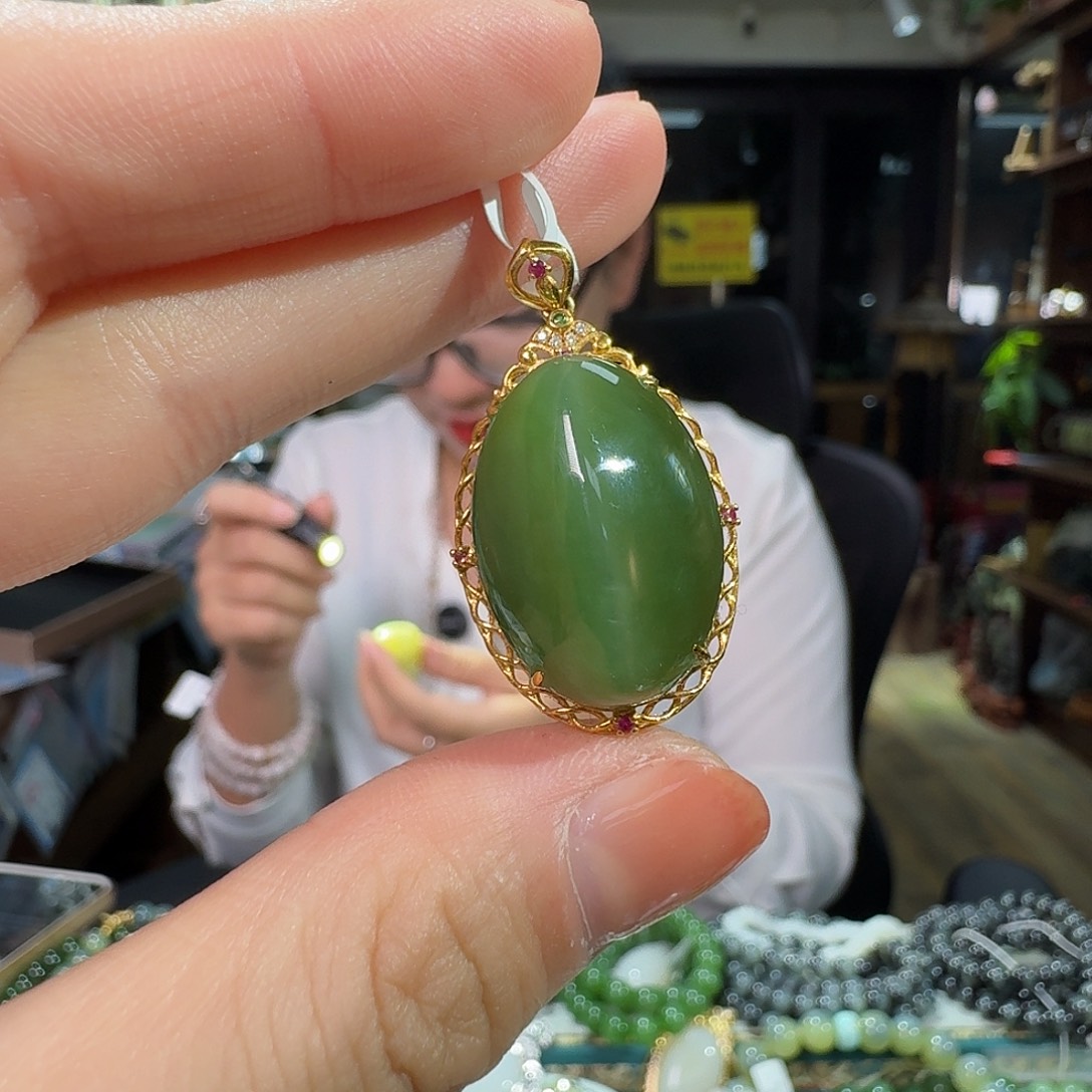 颈饰18K金镶嵌和田玉