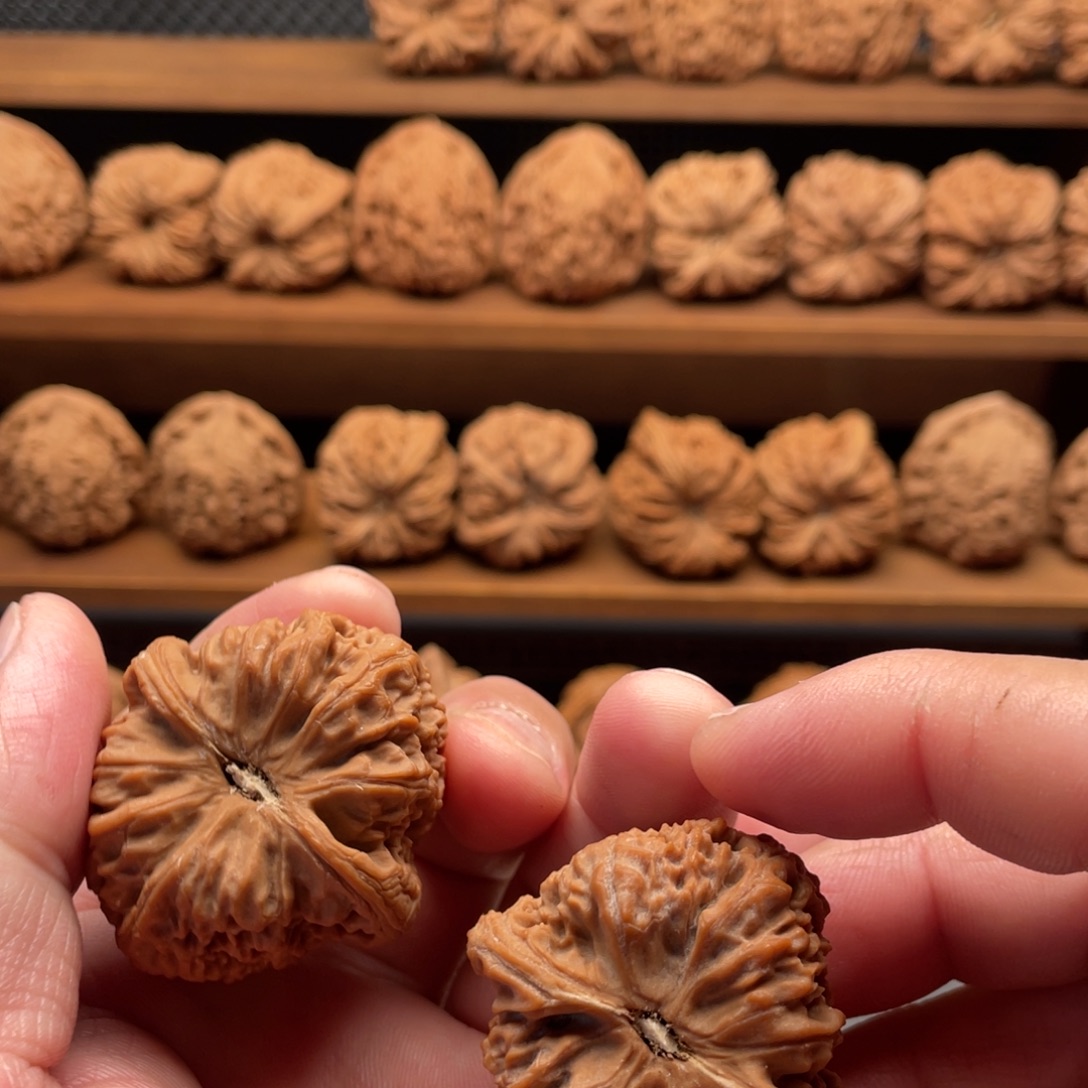 久***，文玩核桃吊坠南疆石