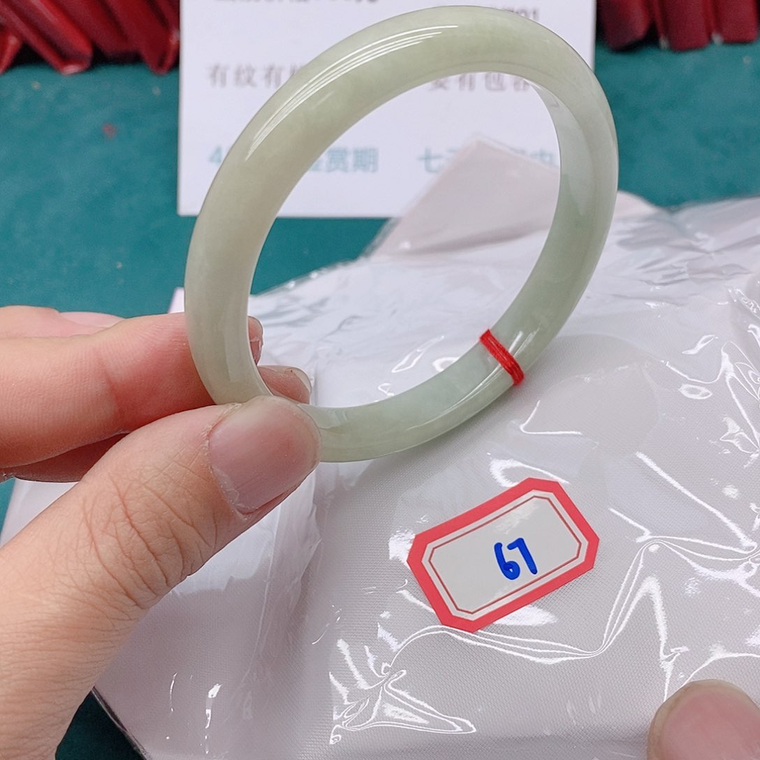 翡翠手镯未镶嵌?*初67777777