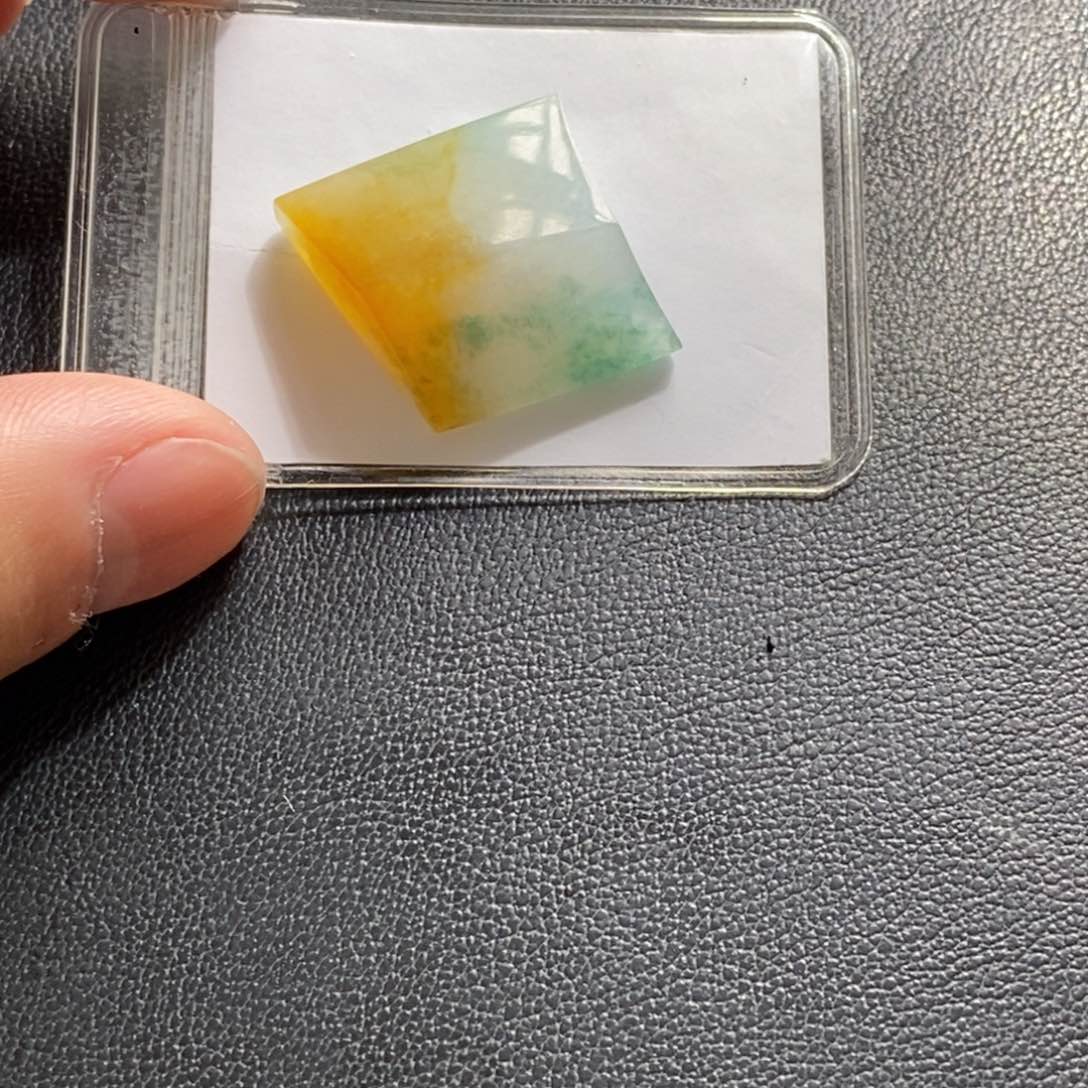 定制翡翠未镶嵌冰黄翡飘翠色