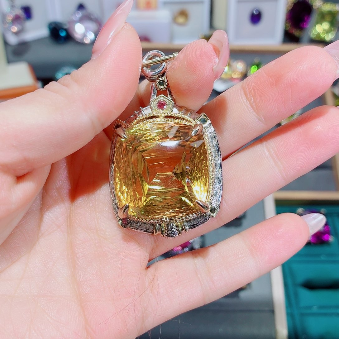 翎***颈饰银S925镶嵌黄晶吊坠