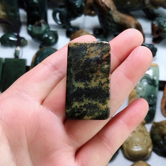 岫岩河磨玉（透闪石质玉）挂件未镶嵌