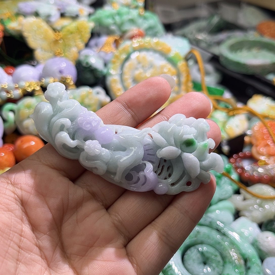 翡翠未镶嵌颈饰待编织