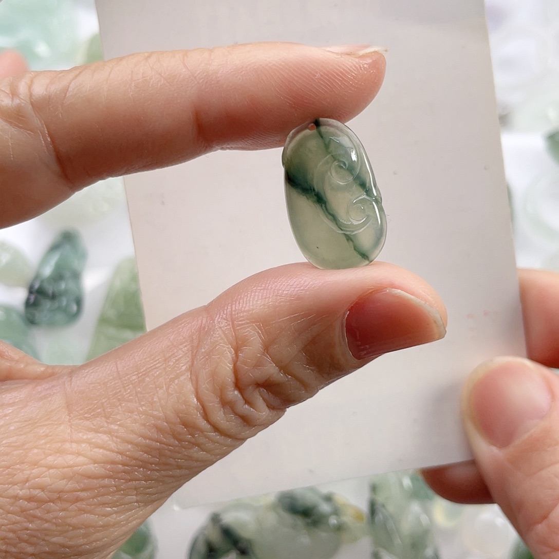 翡翠颈饰未镶嵌冰如意