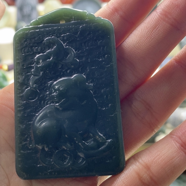 和田玉颈饰未镶嵌刘**铺