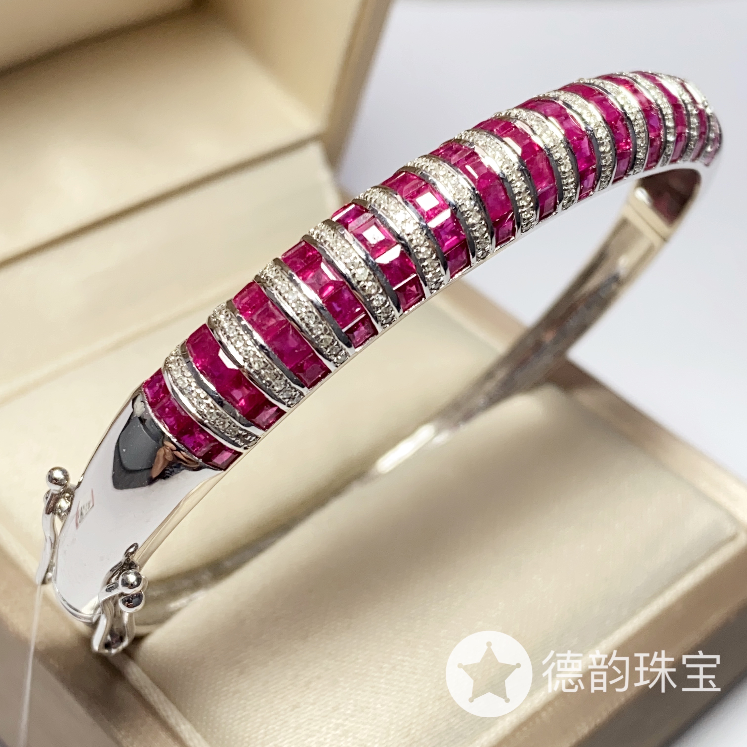 18K金镶嵌红宝石手镯