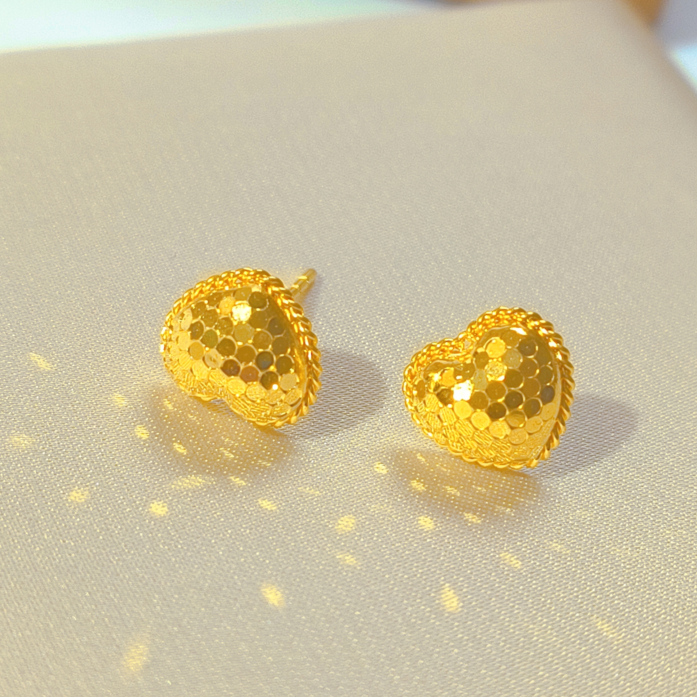 足金999爱心鱼鳞时尚耳钉2.66g