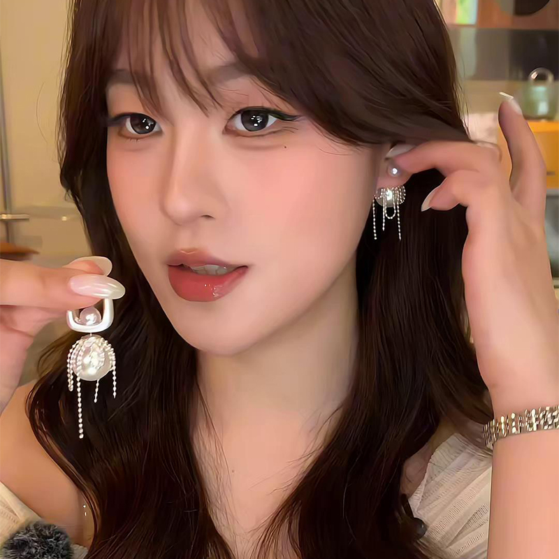 锌合金仿珍珠耳饰 百搭珍珠耳环女生高级感轻奢流苏耳饰时尚气质