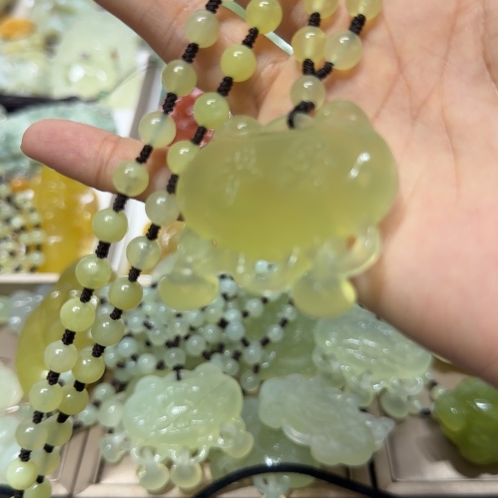 蛇纹石玉吊坠未镶嵌