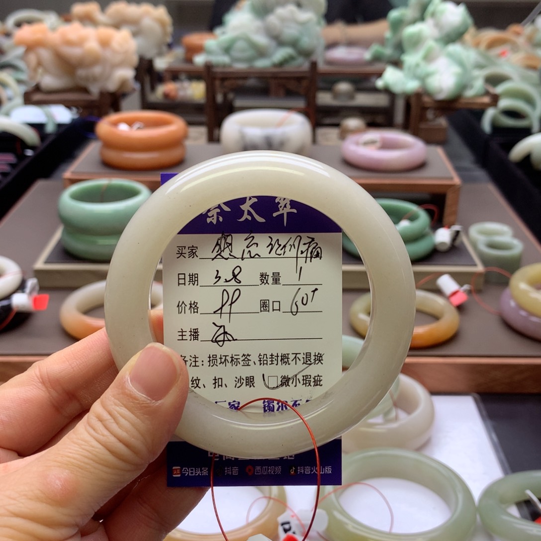 【闪购商品】石英质玉手镯未镶嵌想***痛