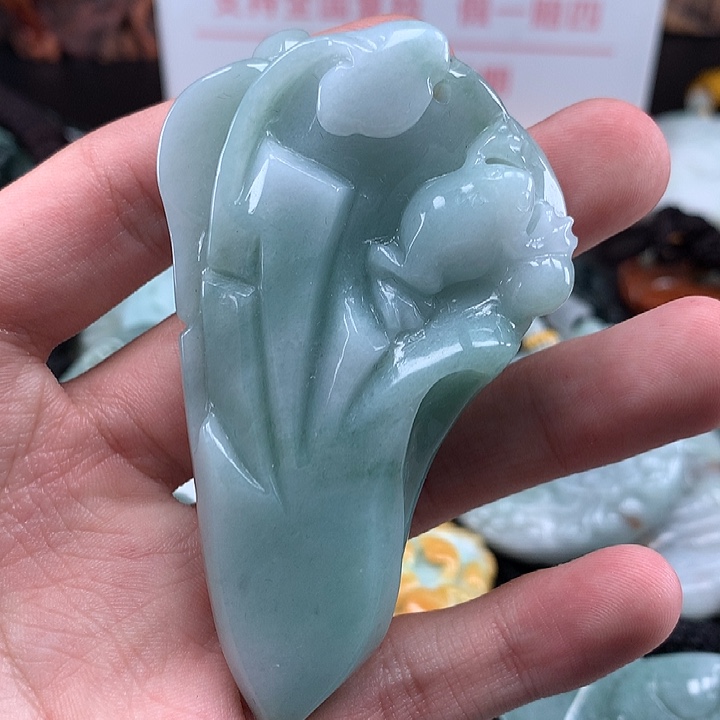 翡翠未镶嵌颈饰天然保真a货