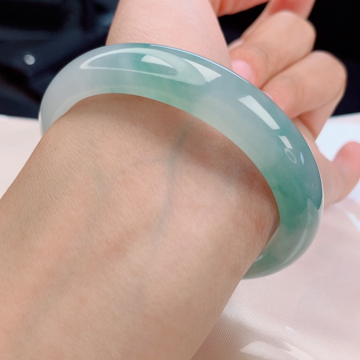 翡翠未镶嵌手镯（贵妃镯）54圈