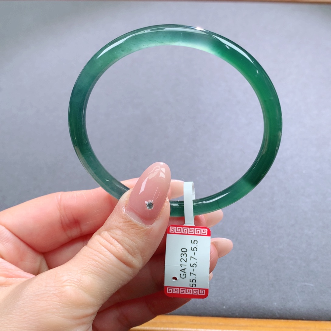 翡翠手镯未镶嵌天然翡翠手镯叮当镯