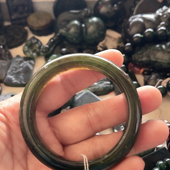 幸***云蛇纹石玉未镶嵌颈饰