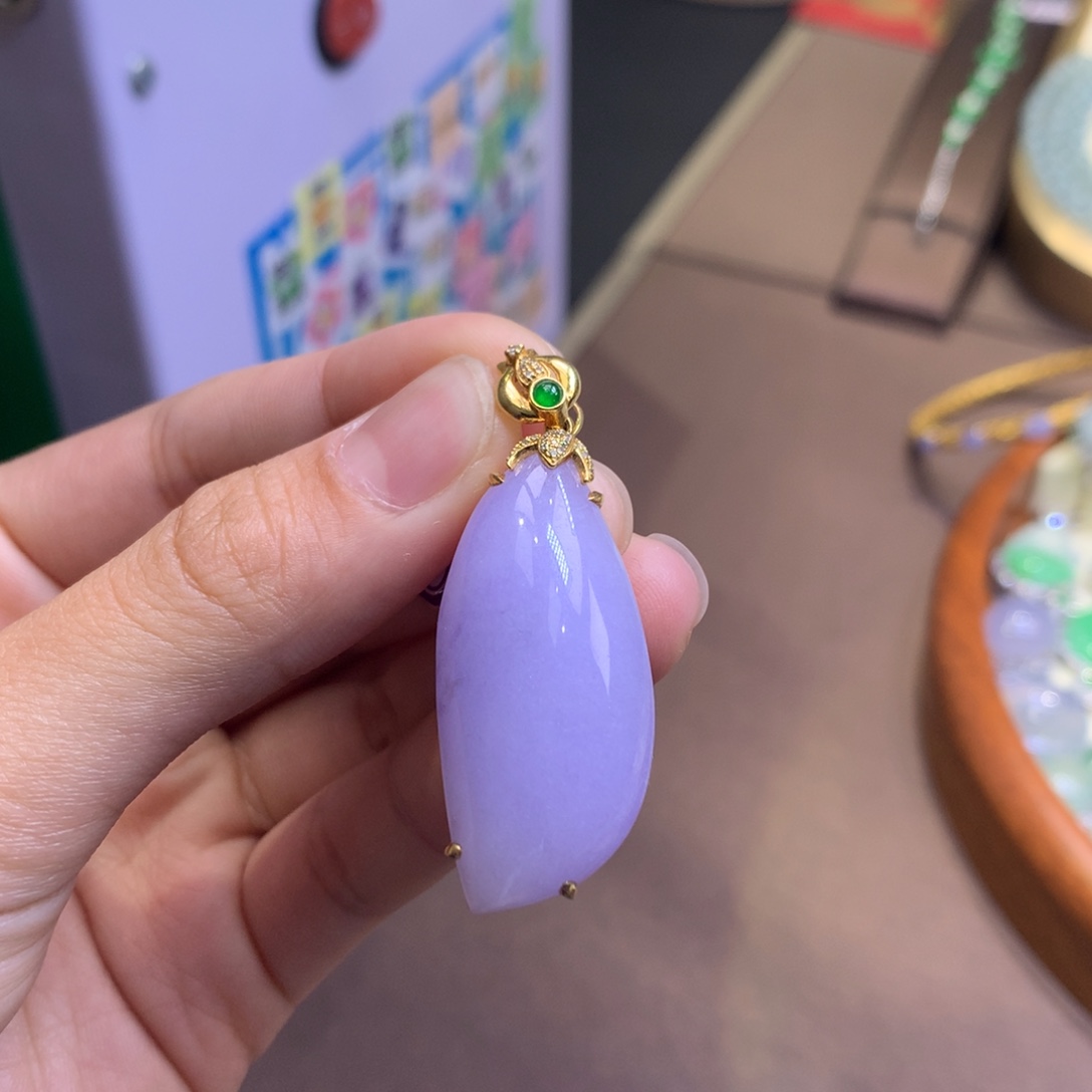 翡翠18K金镶嵌颈饰翡翠