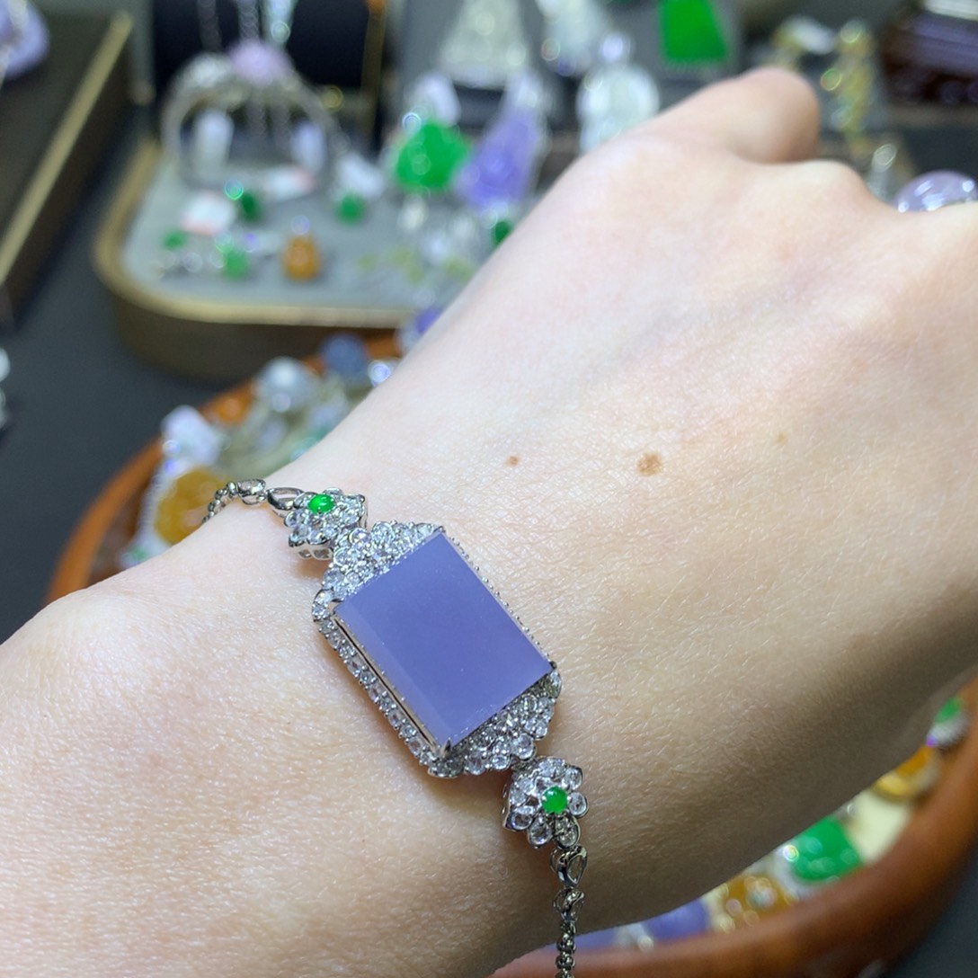 翡翠颈饰18K金镶嵌翡翠吊坠项链