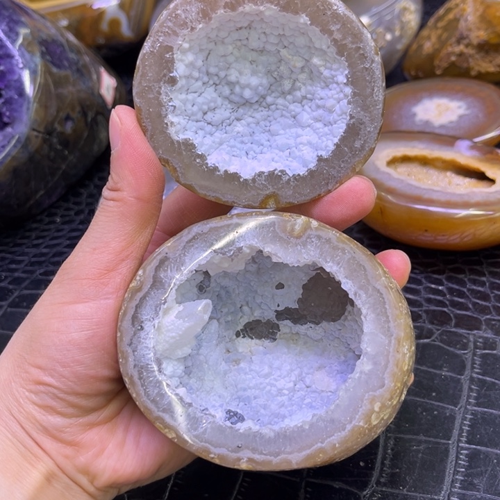 有***天水晶珠宝半成品未镶嵌奇石白盆