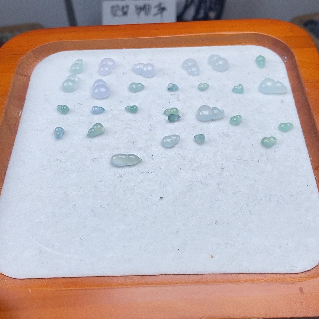 翡翠颈饰未镶嵌葫芦40一个