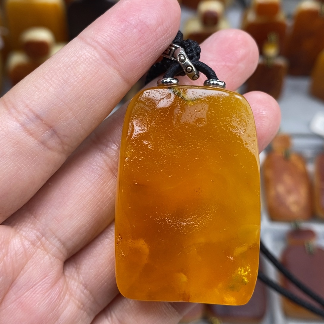 蜜蜡未镶嵌珠宝奇石