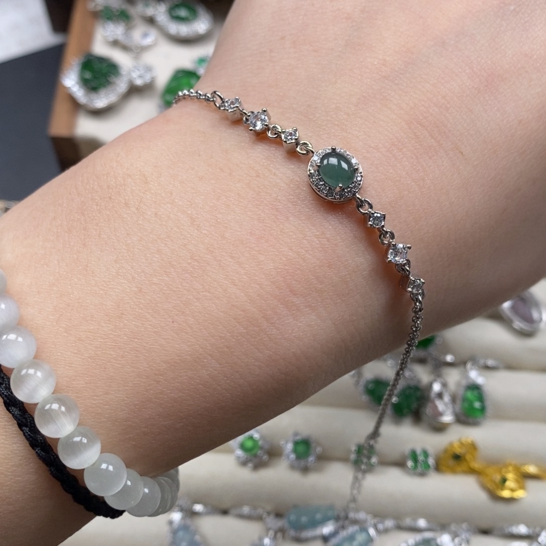 翡翠颈饰未镶嵌翡翠