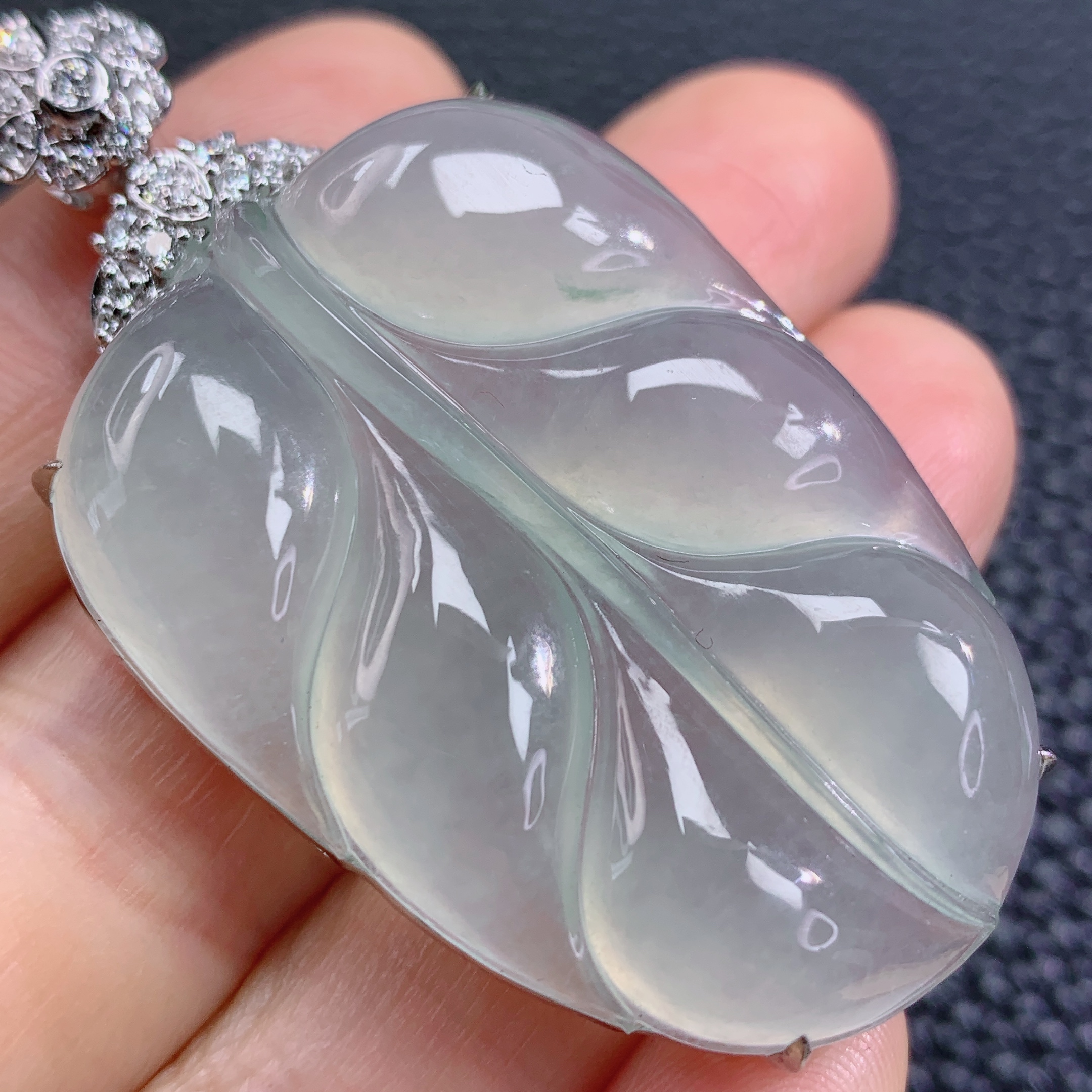 天然缅甸A货翡翠冰种起胶叶子镶嵌18k金加钻玉叶吊坠