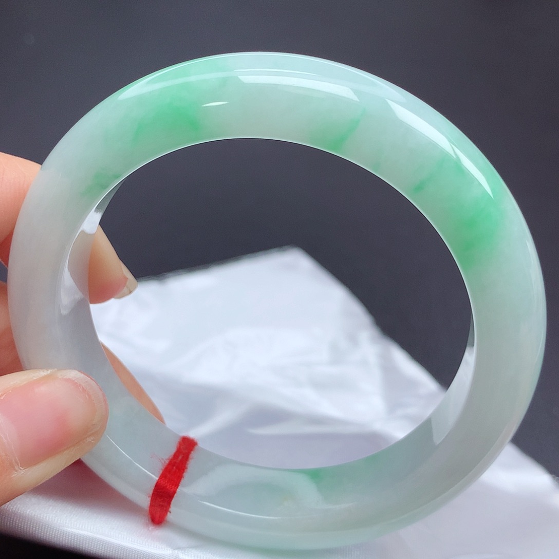 翡翠手镯未镶嵌58圈口