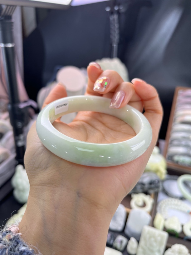 陕西西安天然正品活玉蓝田玉手镯60圈口直播间选品看细节