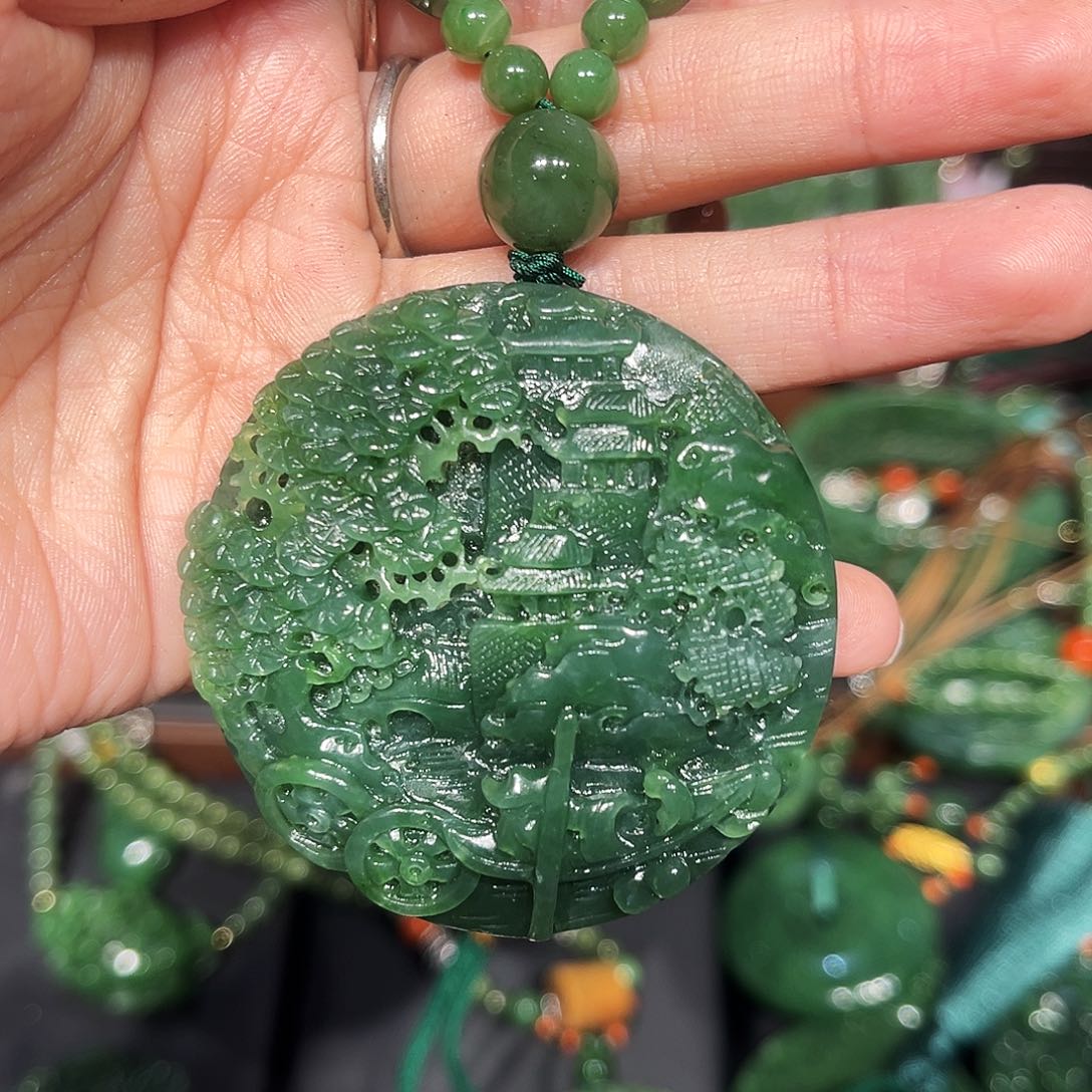 颈饰未镶嵌和田玉（糖玉）