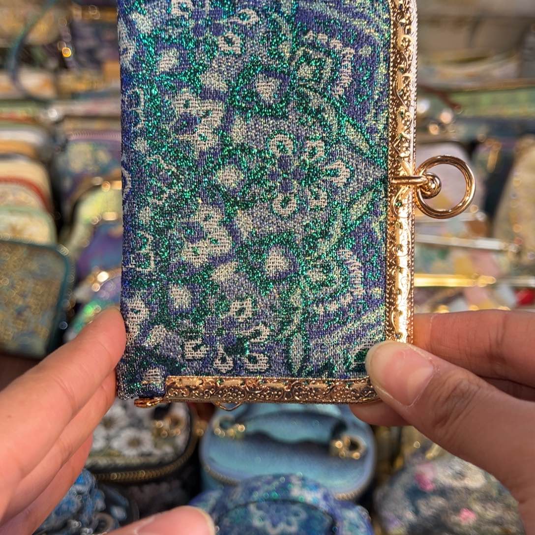 小***喵蚕丝卡包福利不退换