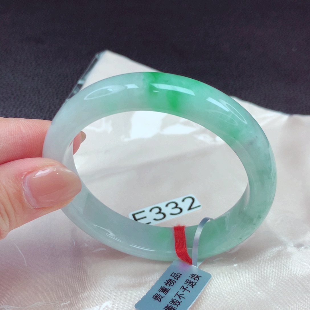 翡翠手镯未镶嵌手镯88