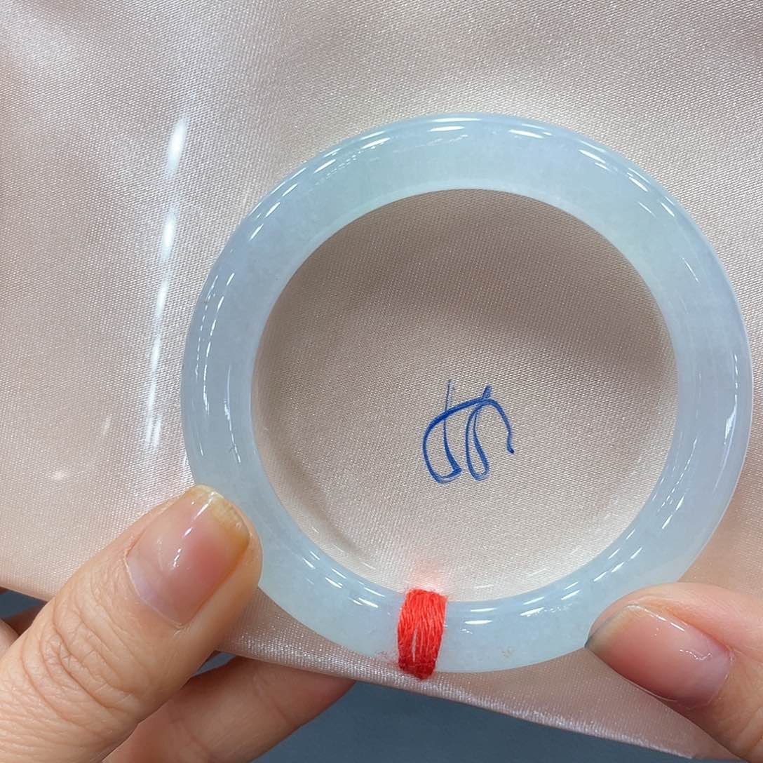 翡翠手镯未镶嵌翡翠手镯