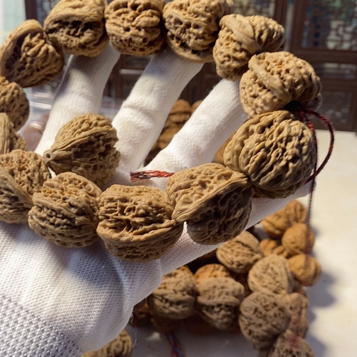 手串文玩核桃杏****”…………