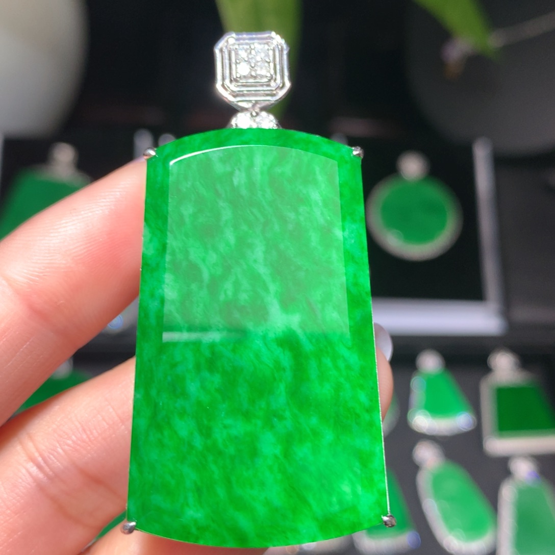 翡翠颈饰18K金镶嵌翡翠