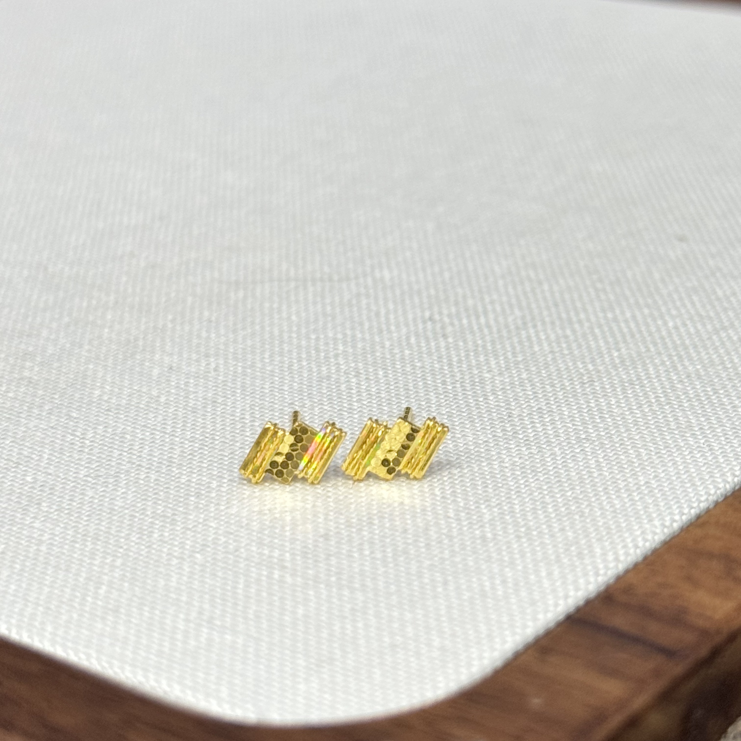 新年-E【幻彩鱼鳞几何耳钉】-足金999精工5G耳饰