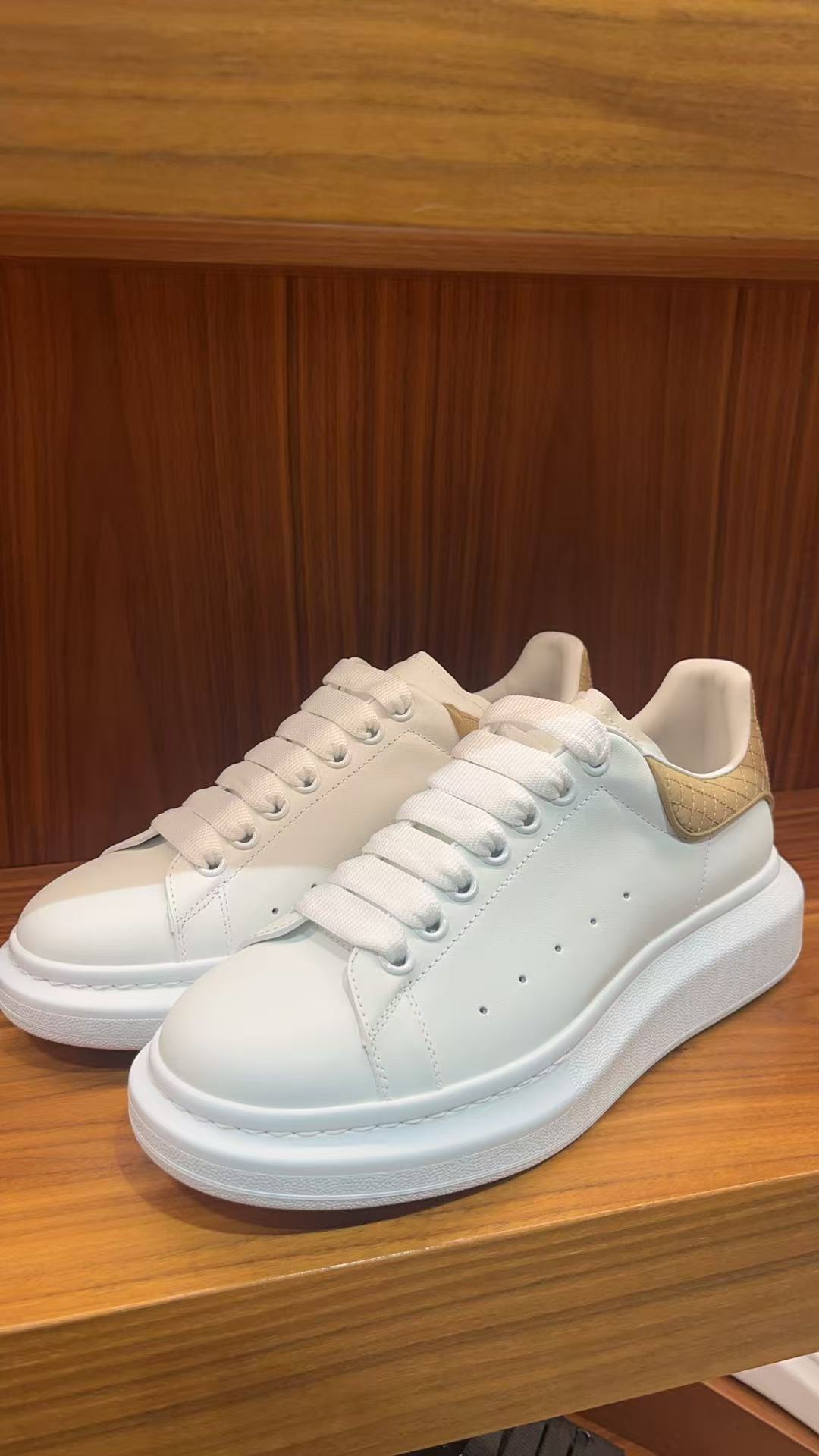 未使用 Alexander McQueen/亚历山大·麦昆 麦昆 卡其色尾板鞋