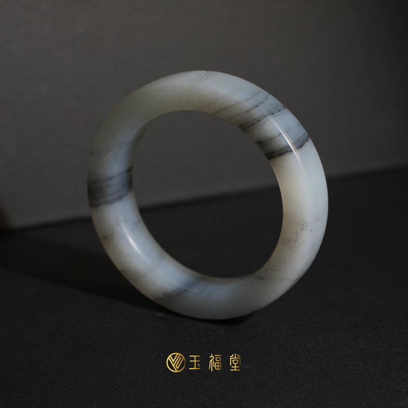 玉福堂 | 新疆和田玉青花籽俏色青花手镯56mm | 回纹玉镯直切方镯