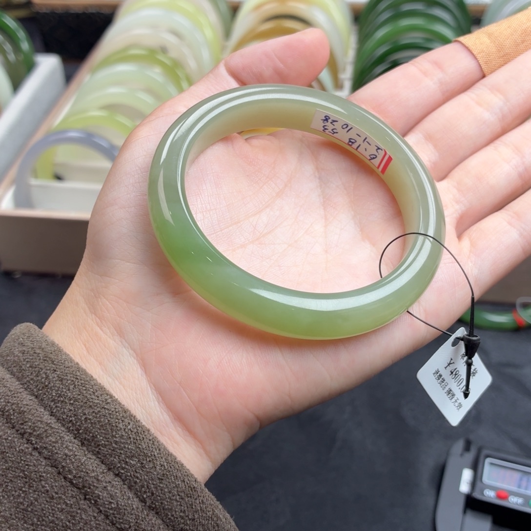 和田玉未镶嵌手镯-冰绿晴带翠98号