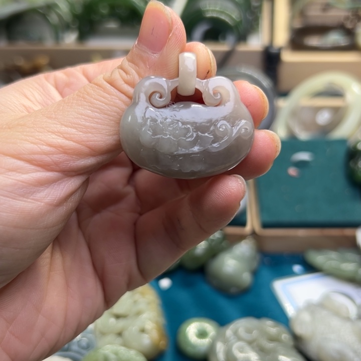 和田玉颈饰未镶嵌锁