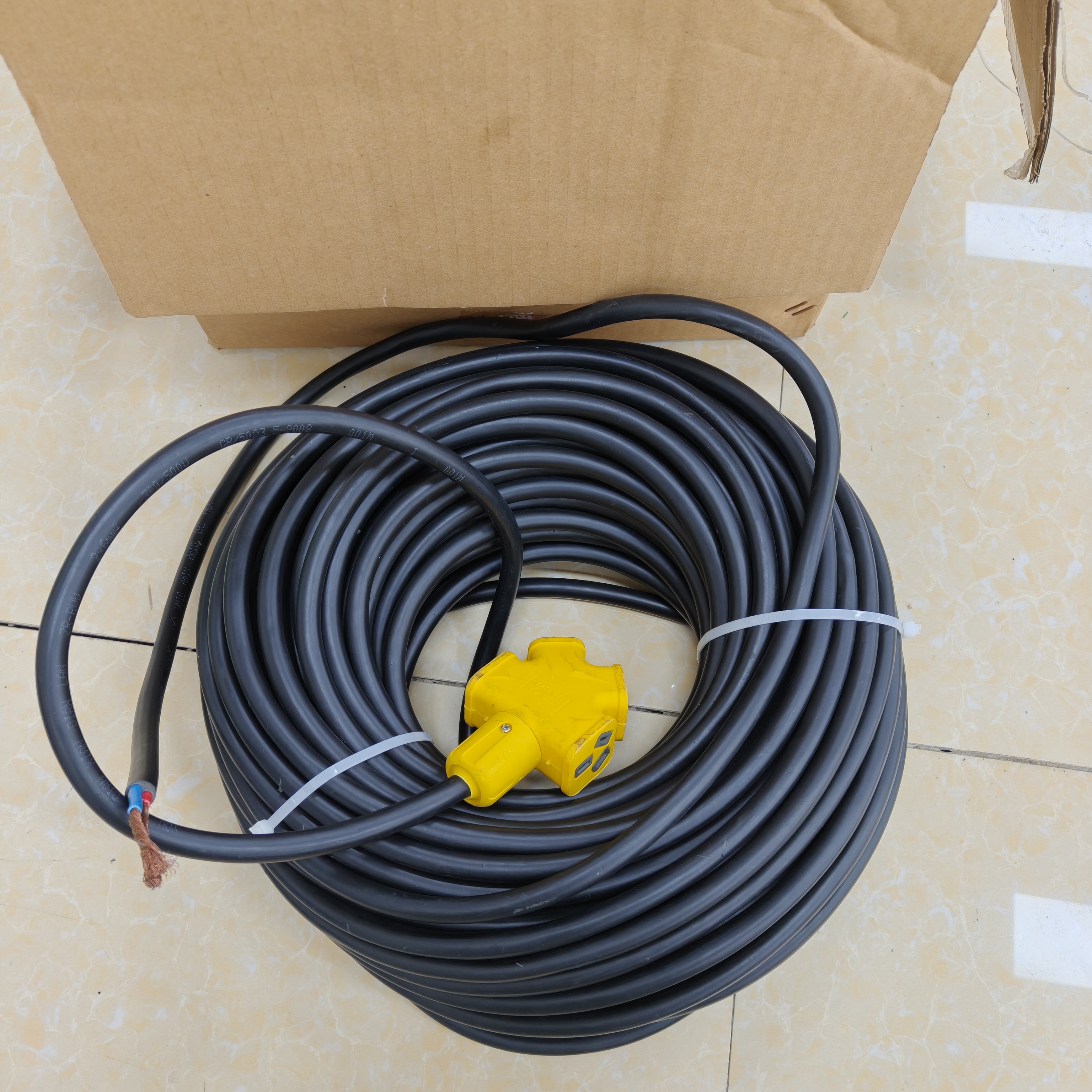 高品量电缆线30米六方延长线户外防冻防摔插座电瓶车插座一套