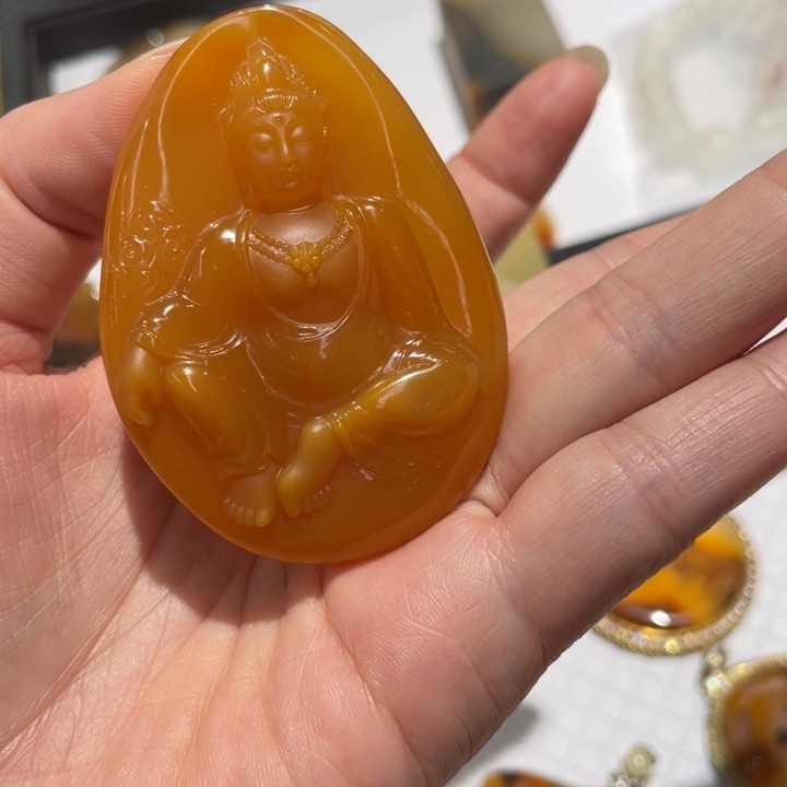 石英质玉（黄龙玉）未镶嵌颈饰