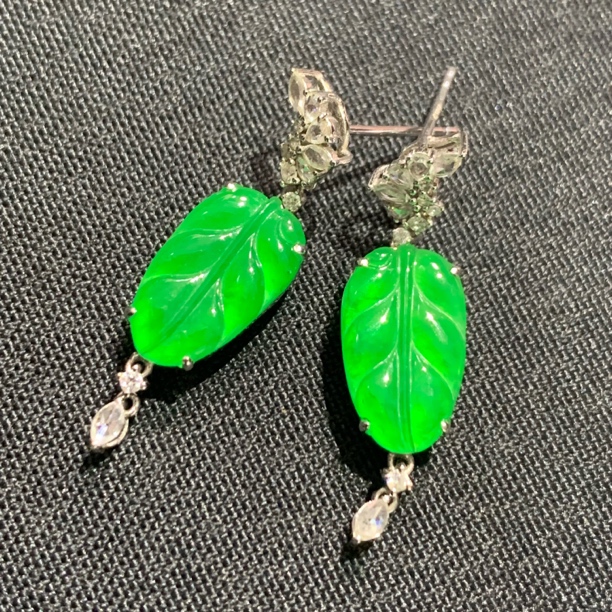 18k金镶嵌阳绿叶子耳钉