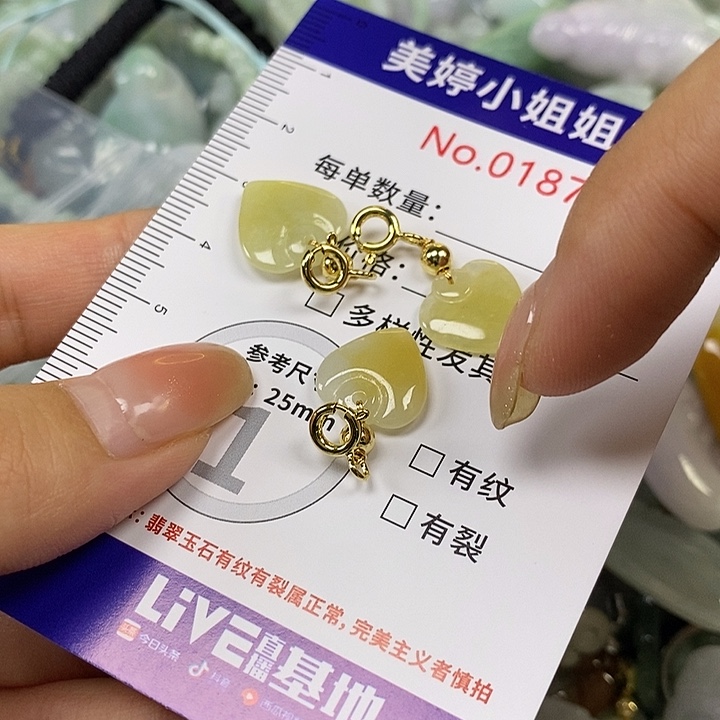 幸***福翡翠未镶嵌颈饰翡翠