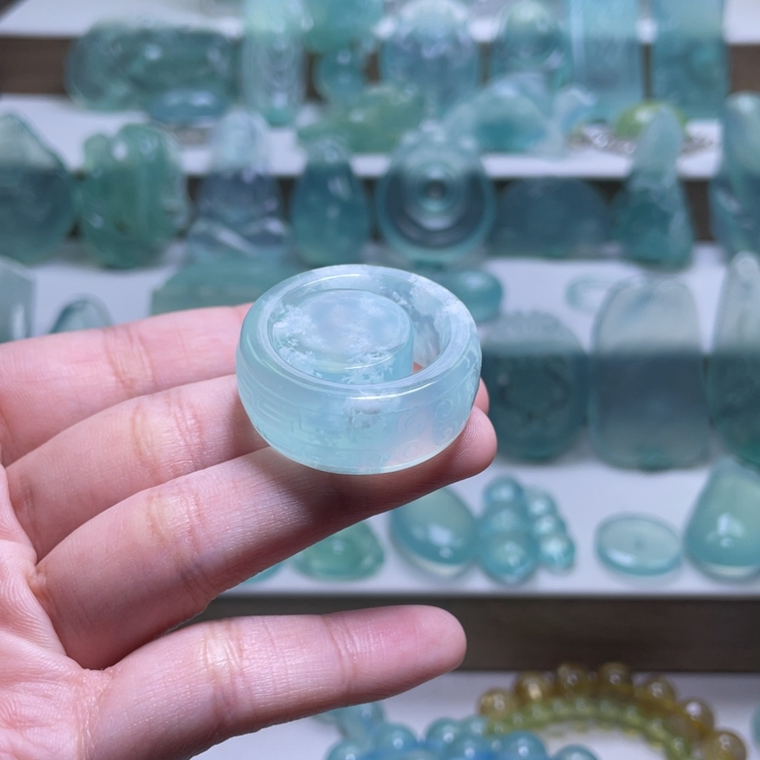 蛇纹石玉颈饰未镶嵌我****尘