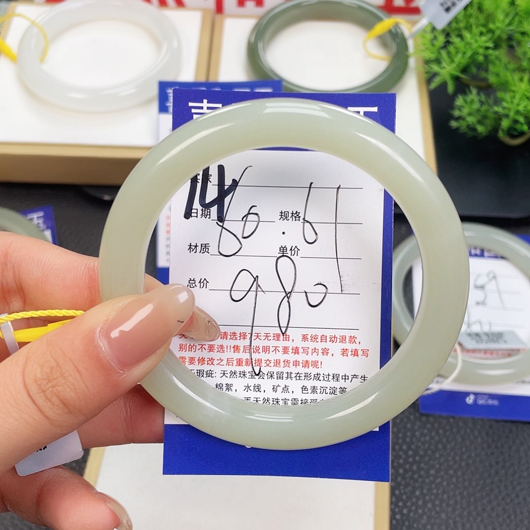 和田玉手镯未镶嵌