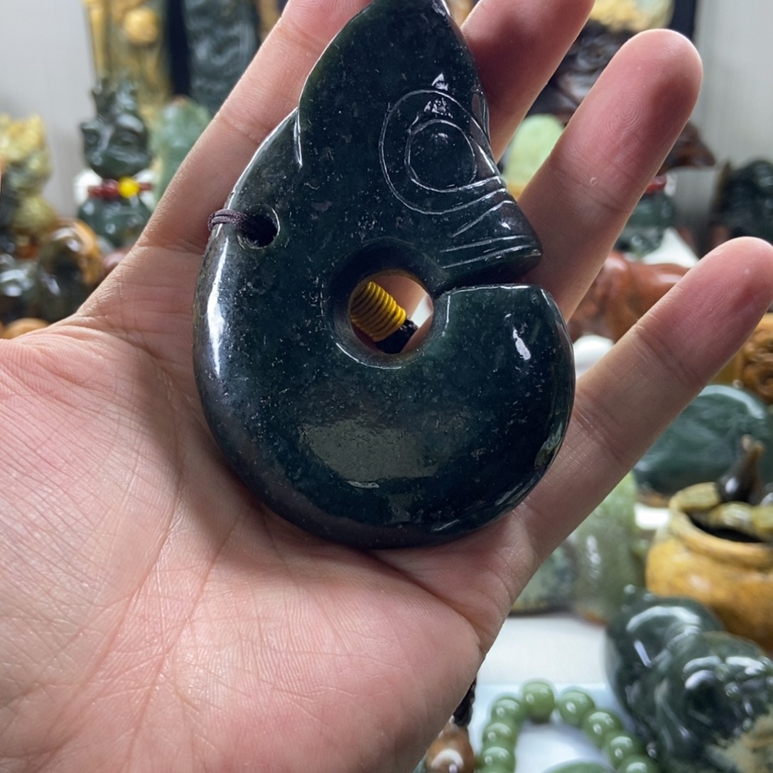 岫岩河磨玉（透闪石质玉）未镶嵌把件