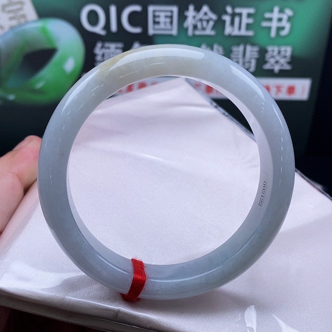 翡翠未镶嵌手镯正圈